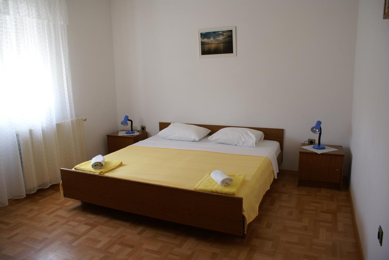 Apartments Nikola Krk Town Eksteriør billede